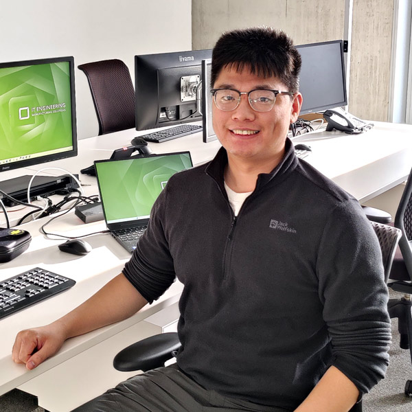 Softwareentwickler Leyao Zhou neu im Team der iT Engineering Manufacturing Solutions